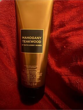 Bath & Body Works Mahogany Teakwood Body Cream - Gold on Red